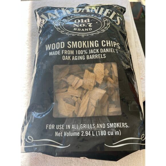 Jack Daniel's  Oak Wood BBQ Smoking Chips 180 cu. in. 2 lbs. - Picture 1 of 2